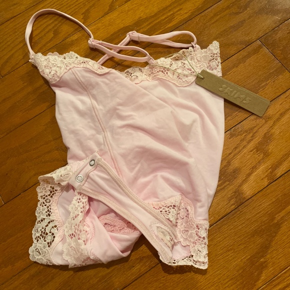 NWT SKIMS CHERRY BLOSSOM BODYSUIT🌸💗 - Picture 3 of 4